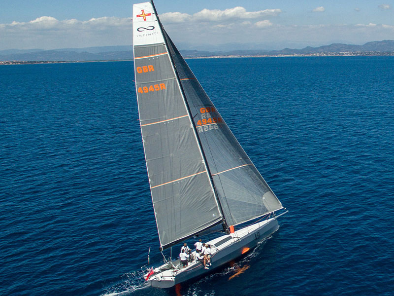 Infiniti 46 Maverick 2015