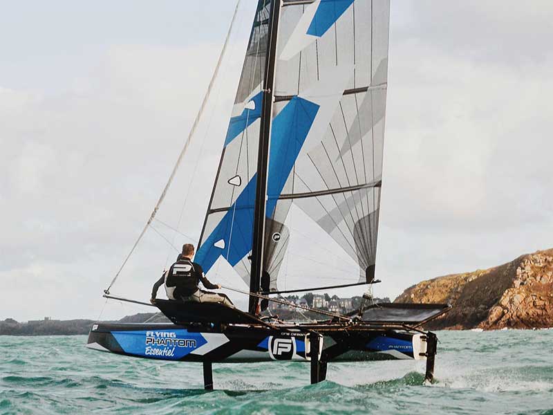 2018-2019 Phantom Catamaran 2018-2019 Phantom Catamaran